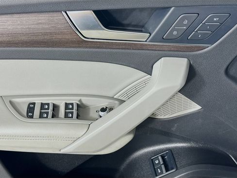 Used 2021 Audi Q5 e Premium Plus w/ Premium Plus Package AWD/4WD image 11