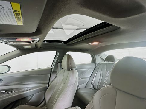 Used 2025 Hyundai Elantra SEL image 26