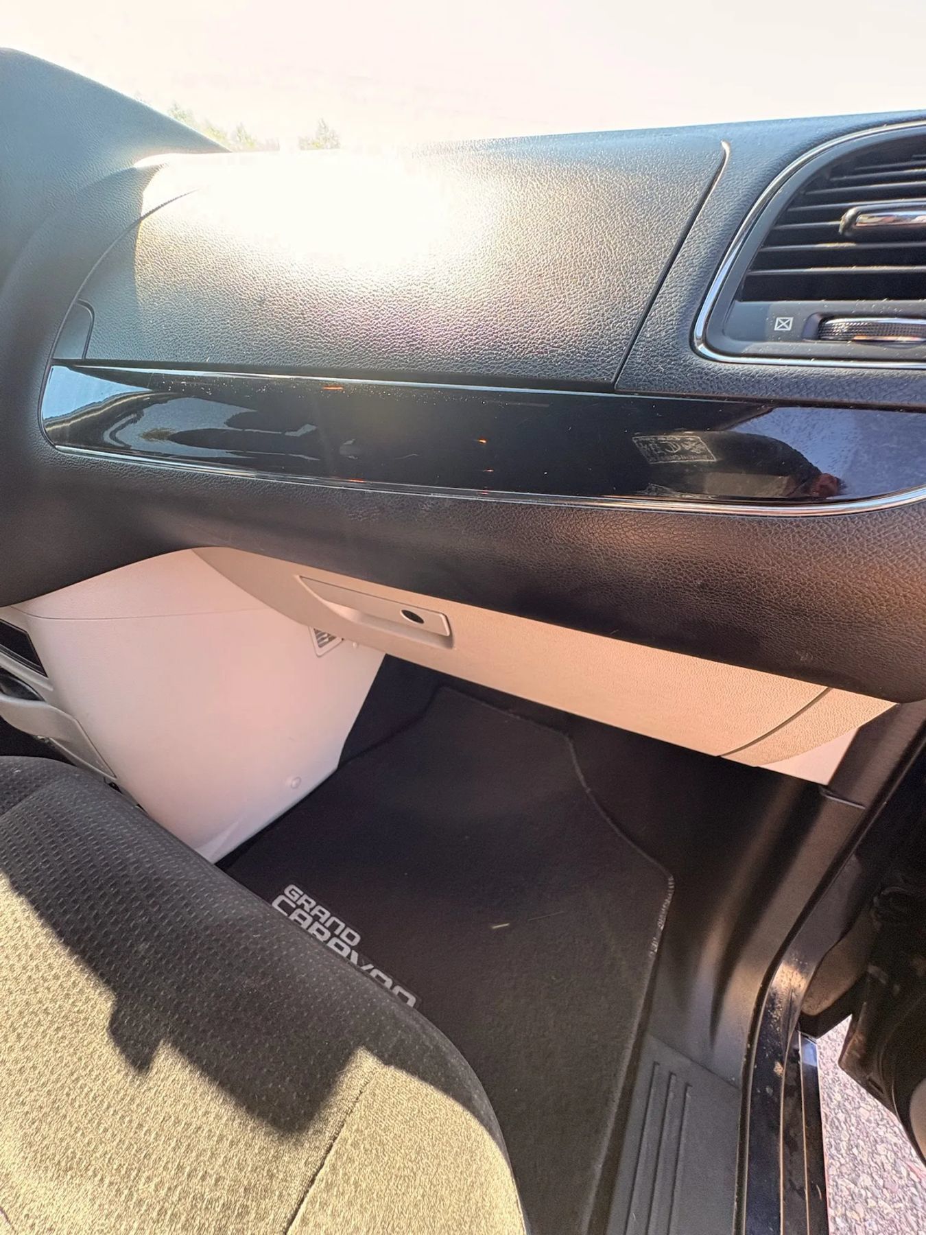 Used 2016 Dodge Grand Caravan SE FWD image 27