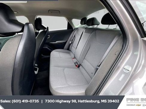 Used 2025 Kia K4 LXS image 19