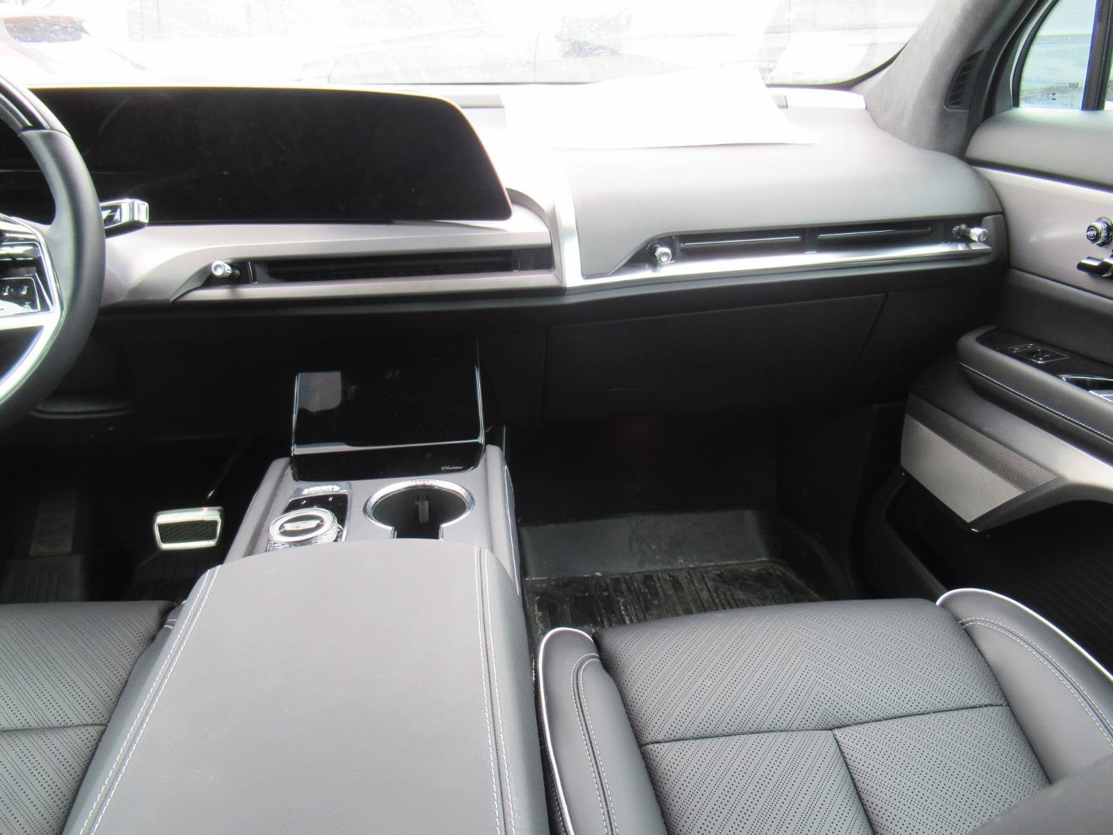 Used 2026 Cadillac Vistiq Platinum w/ LPO, Floor Liner Package AWD/4WD image 12