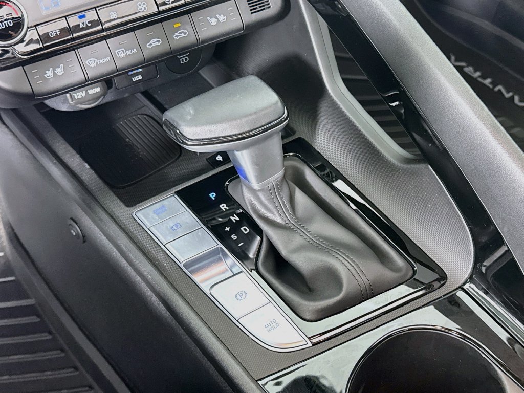 Certified 2025 Hyundai Elantra Limited FWD image 17