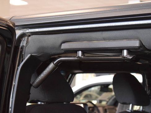 Used 2018 Jeep Wrangler Unlimited Sport S AWD/4WD image 84