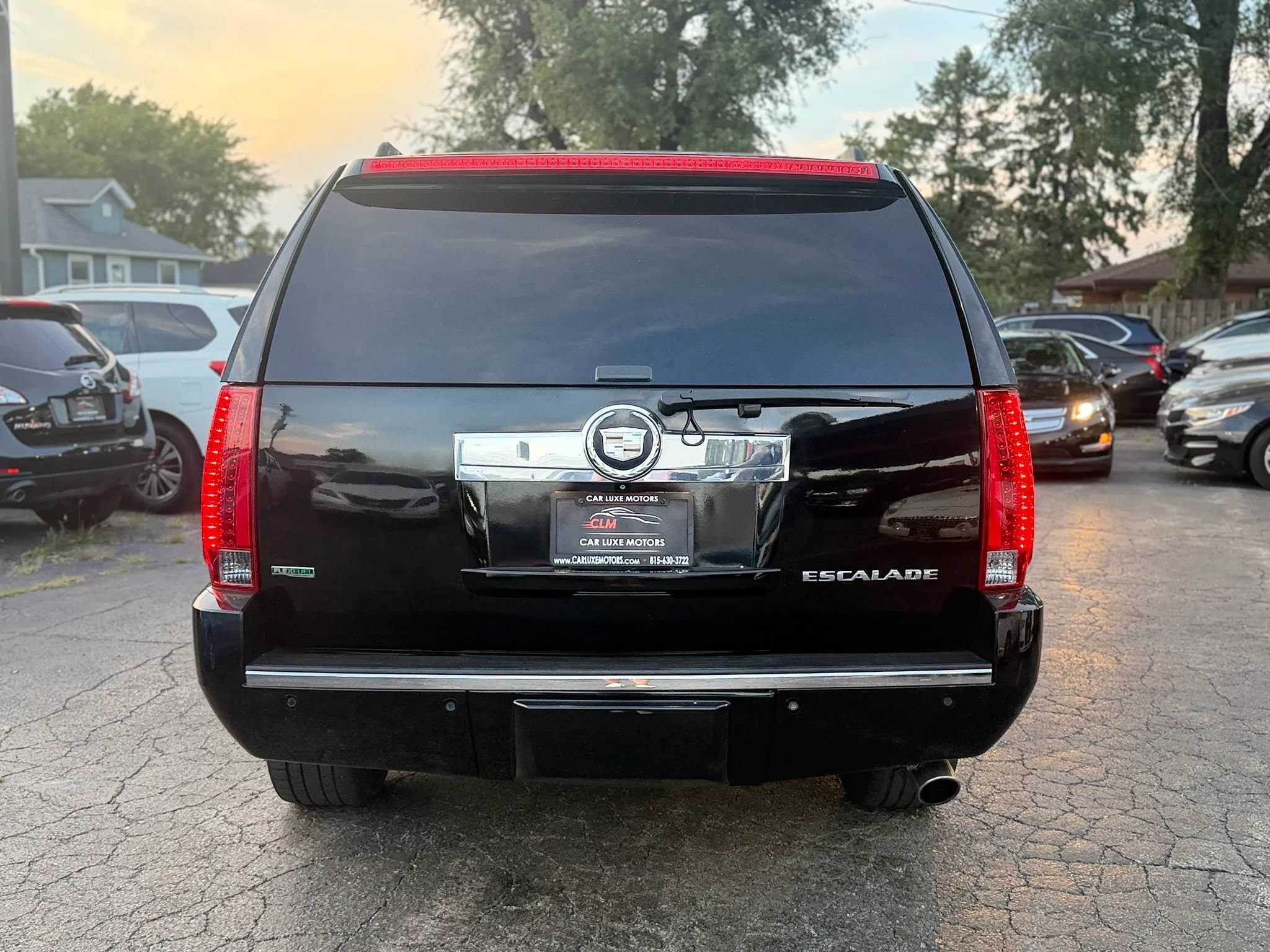 Used 2011 Cadillac Escalade ESV Luxury AWD/4WD image 17