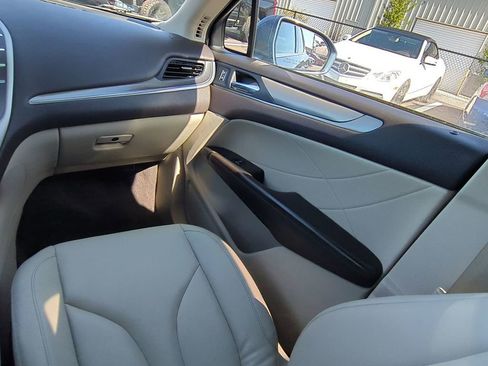 Used 2018 Lincoln MKC Premiere image 16