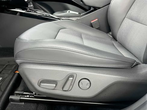 Used 2025 Kia Niro EX image 14