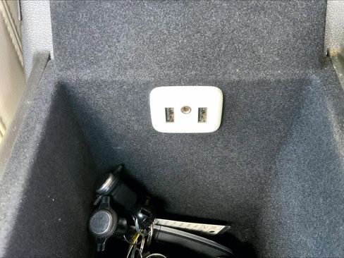 Used 2017 Cadillac XT5 Luxury image 31