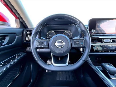 Used 2023 Nissan Pathfinder SV image 18