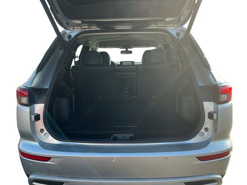 Used 2023 Mitsubishi Outlander SE image 24