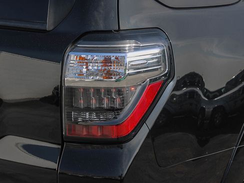 Used 2021 Toyota 4Runner TRD Off-Road image 10