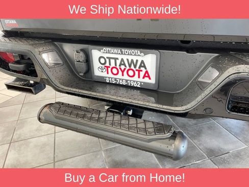 Used 2023 Jeep Gladiator Overland AWD/4WD image 17