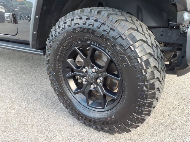 Used 2025 Jeep Wrangler Unlimited Sport AWD/4WD image 3