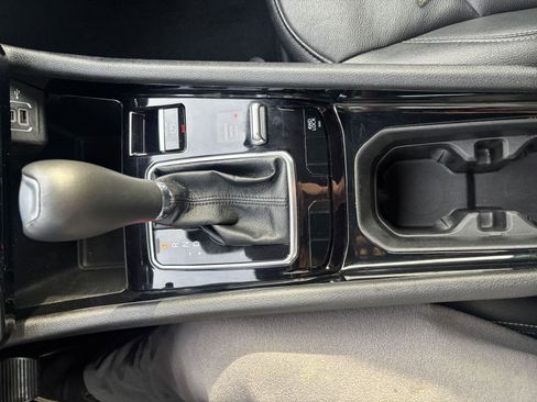 Used 2025 Jeep Compass Limited image 40