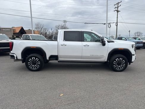 Used 2024 GMC Sierra 3500 Denali Ultimate AWD/4WD image 6