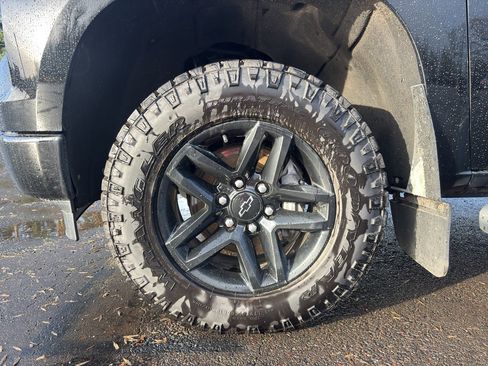 Used 2022 Chevrolet Silverado 1500 LT Trail Boss w/ LPO, Dark Essentials Package image 6