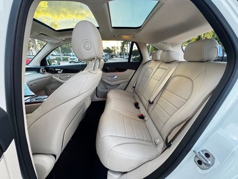 Used 2022 Mercedes-Benz GLC 300 4MATIC image 15