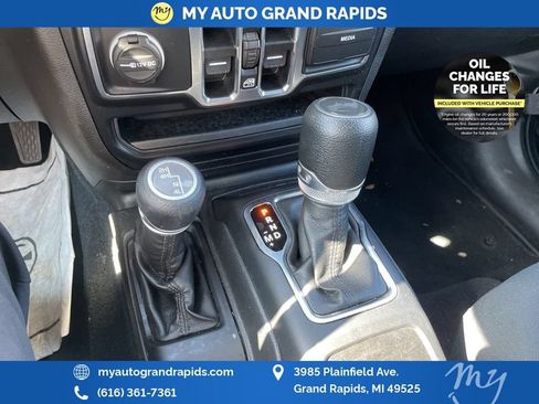 Used 2022 Jeep Wrangler Unlimited Sport AWD/4WD image 24