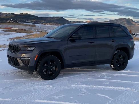 Certified 2023 Jeep Grand Cherokee Limited w/ Luxury Tech Group II image 5