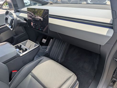 Used 2025 Tesla Cybertruck AWD Crew Cab image 19