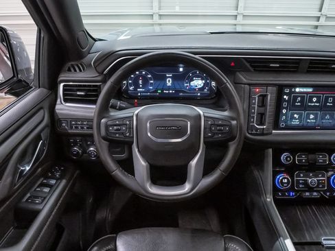 Used 2023 GMC Yukon XL Denali AWD/4WD image 21