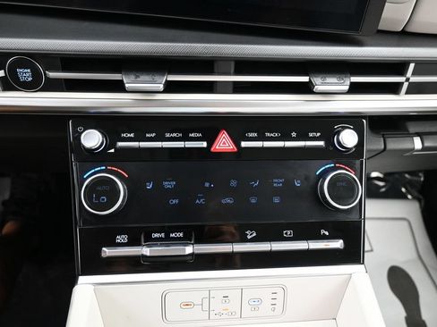 Used 2025 Hyundai Santa Fe SEL FWD image 11