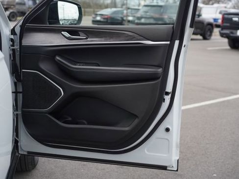 Used 2022 Jeep Grand Cherokee L Limited image 21