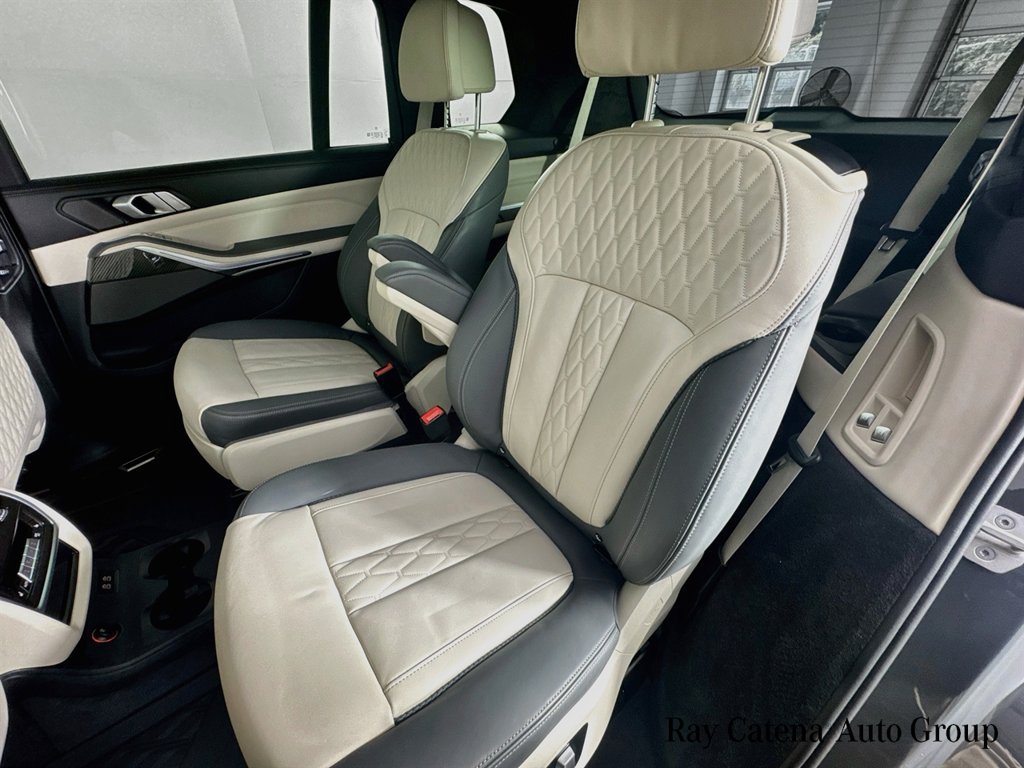 Used 2025 BMW X7 M60i AWD/4WD image 26