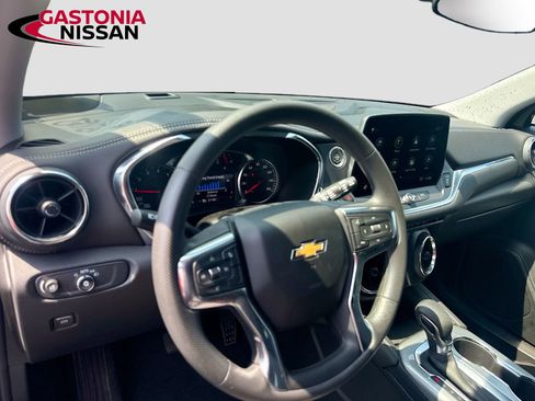 Used 2025 Chevrolet Blazer LT AWD/4WD image 11