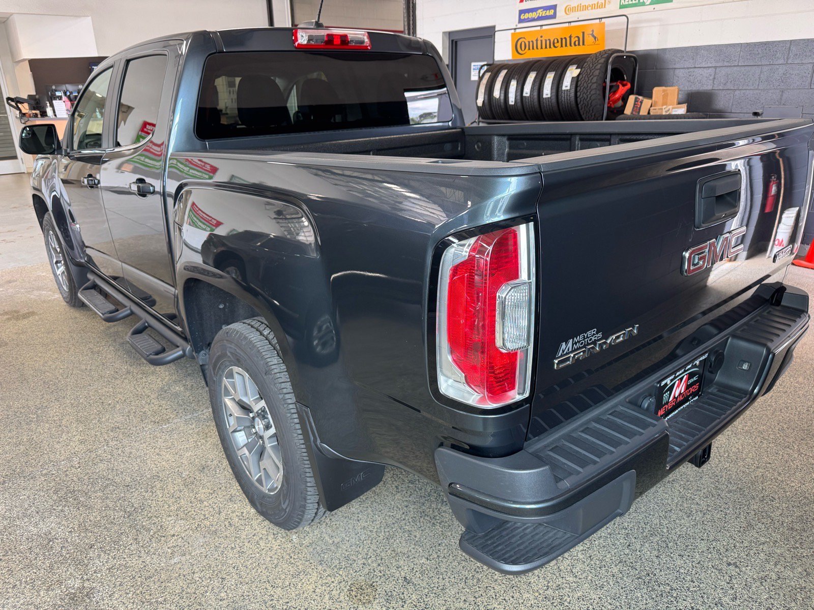 Used 2015 GMC Canyon SLE w/ All-Terrain Package AWD/4WD image 7