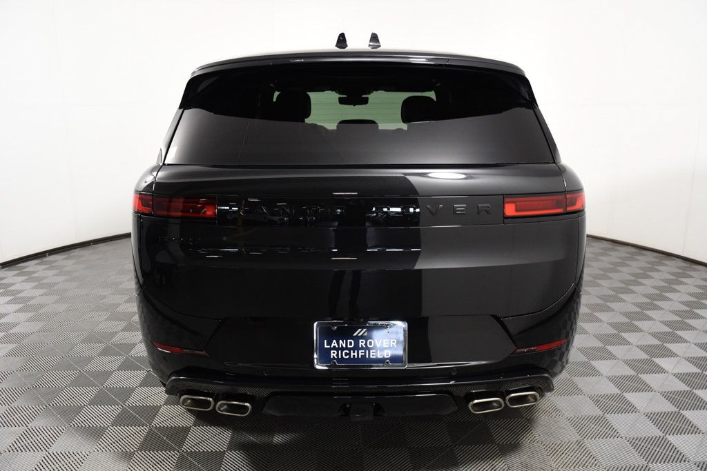 New 2026 Land Rover Range Rover Sport Dynamic SE AWD/4WD image 5