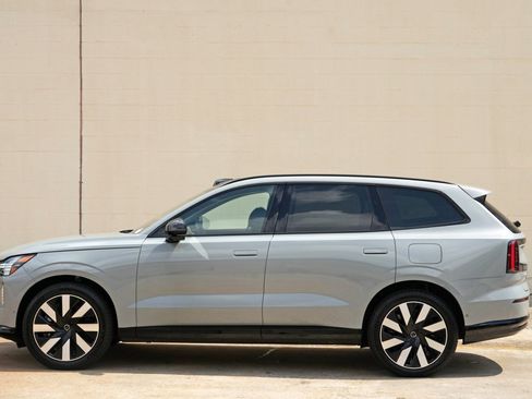 Used 2025 Volvo EX90 Ultra AWD/4WD image 44