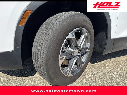 Used 2025 Chevrolet Blazer LT AWD/4WD image 3