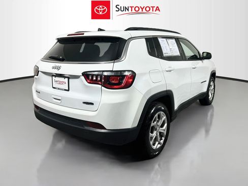Used 2024 Jeep Compass Latitude AWD/4WD image 4