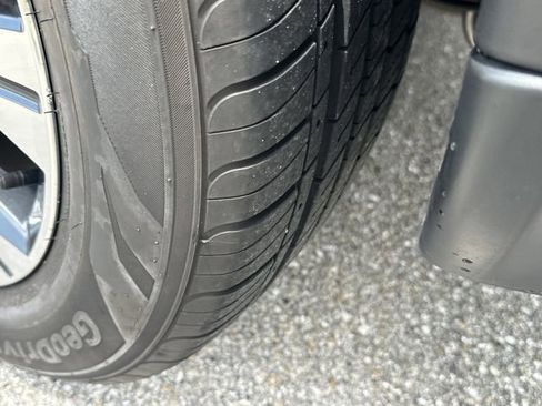 Certified 2023 Nissan Rogue SV FWD image 15