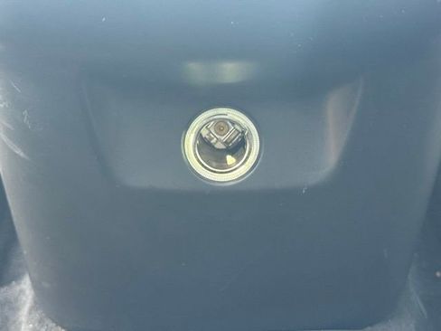 Used 2017 Volvo XC90 T6 Momentum w/ Vision Package image 5