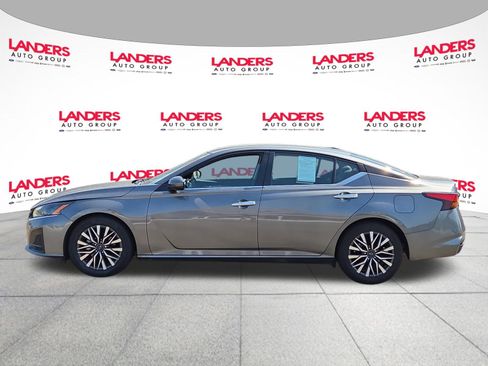 Used 2023 Nissan Altima 2.5 SV FWD image 6