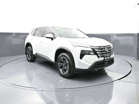 Certified 2026 Nissan Rogue SV AWD/4WD image 1