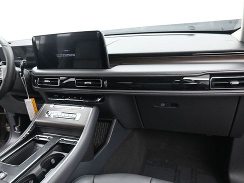 New 2026 Lincoln Aviator Reserve image 3