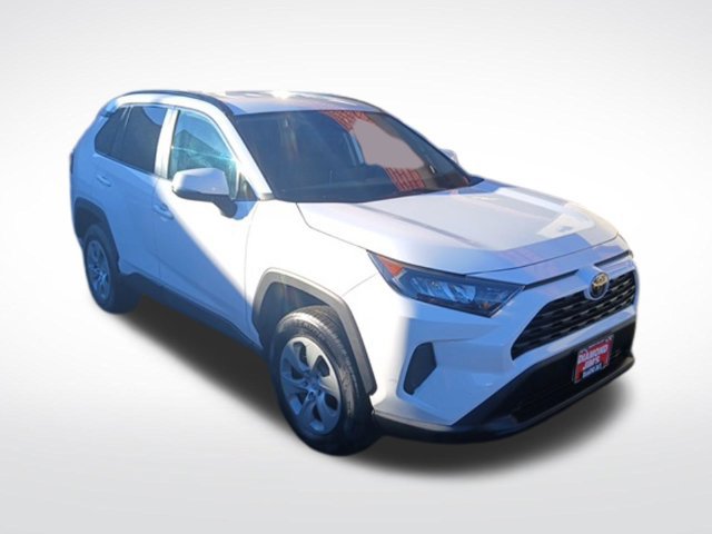 Used 2021 Toyota RAV4 LE FWD image 2