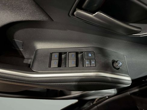 Used 2021 Toyota Highlander LE image 8