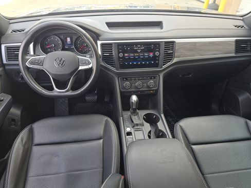 Used 2021 Volkswagen Atlas Cross Sport SE w/ Panoramic Sunroof Package image 24