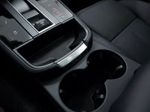 Certified 2025 Porsche Macan Turbo image 23