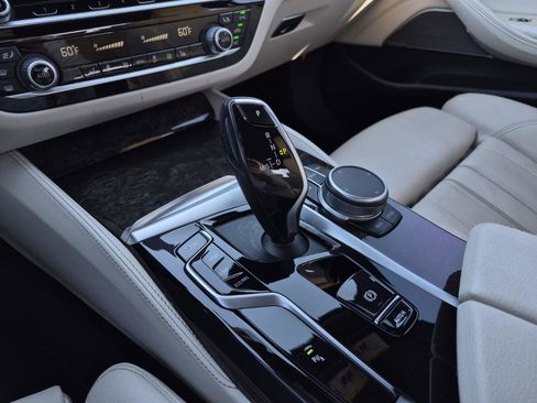 Certified 2022 BMW 530i xDrive w/ M Sport Package image 17