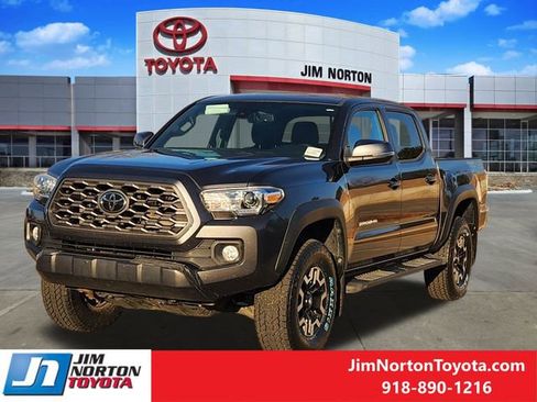 Used 2020 Toyota Tacoma TRD Off-Road image 3