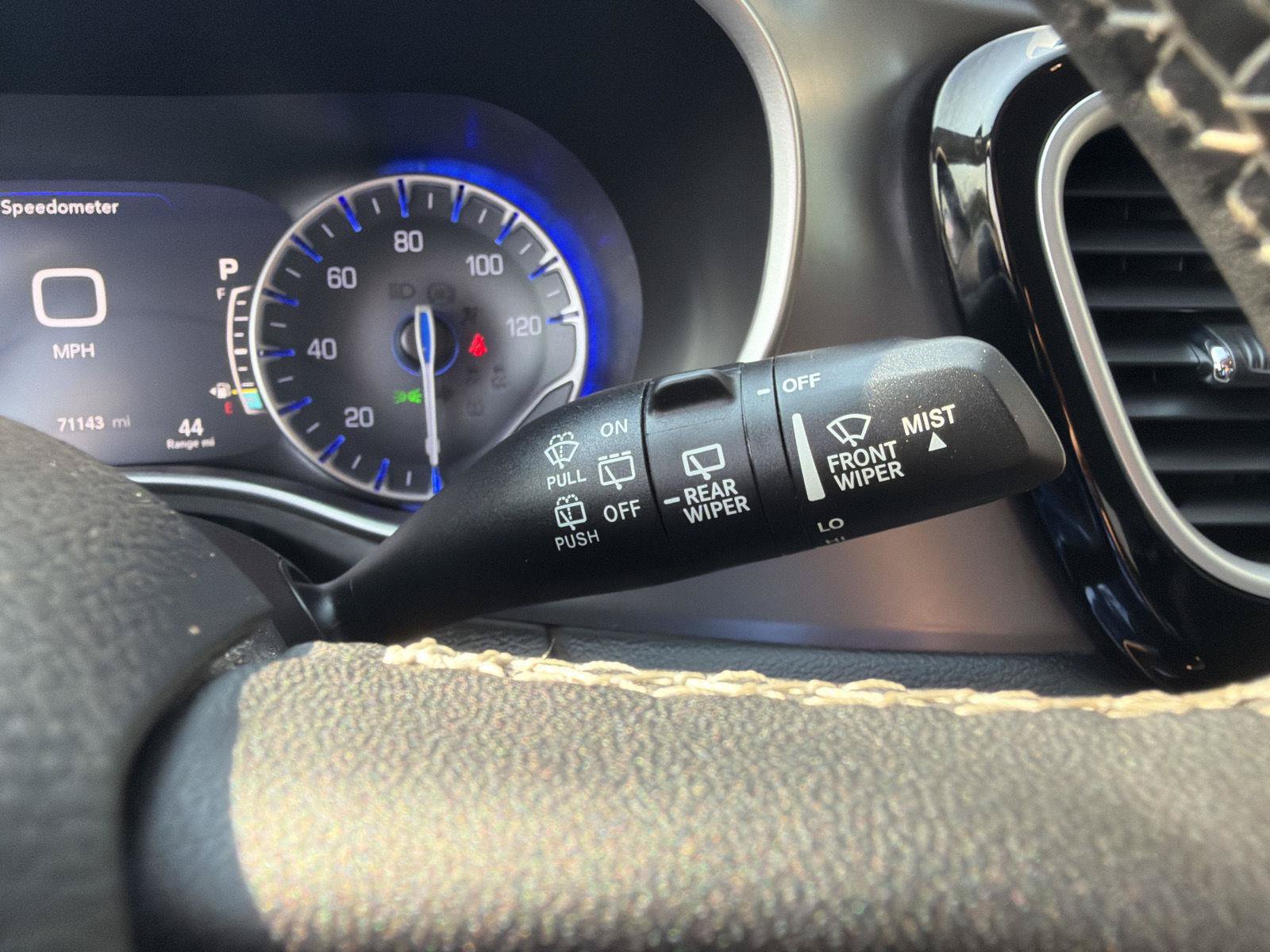 Used 2023 Chrysler Pacifica Touring-L FWD image 19