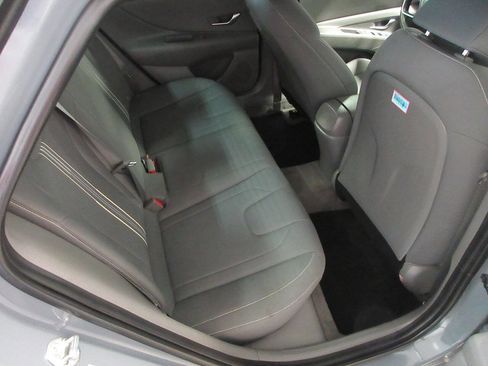 Used 2023 Hyundai Elantra SEL w/ Preferred Accessory Package image 20