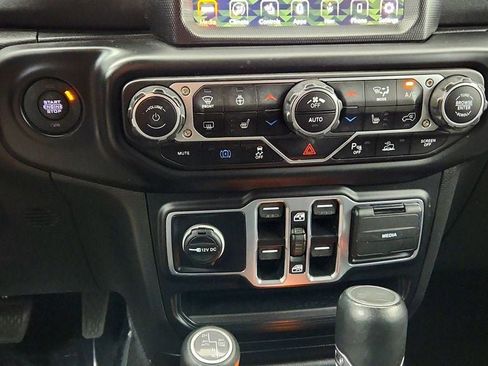 Used 2023 Jeep Wrangler Unlimited Sahara AWD/4WD image 17