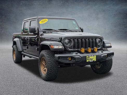 Certified 2024 Jeep Gladiator Sport AWD/4WD image 1