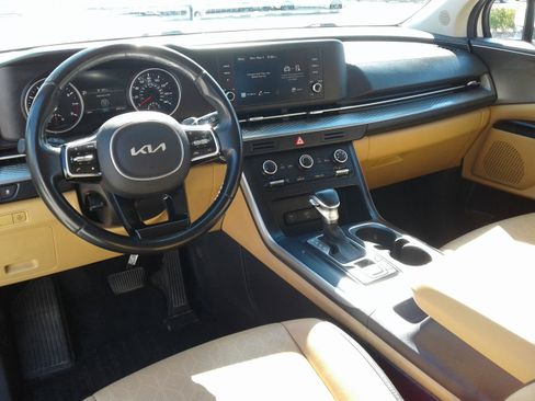 Used 2022 Kia Carnival LX FWD image 15