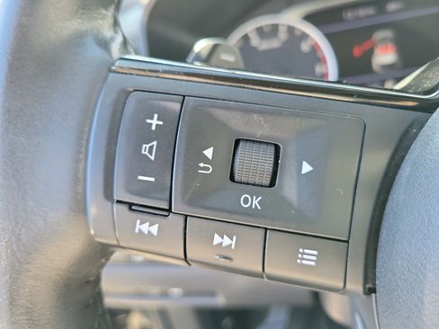 Used 2023 Nissan Rogue SV w/ SV Premium B Package image 24